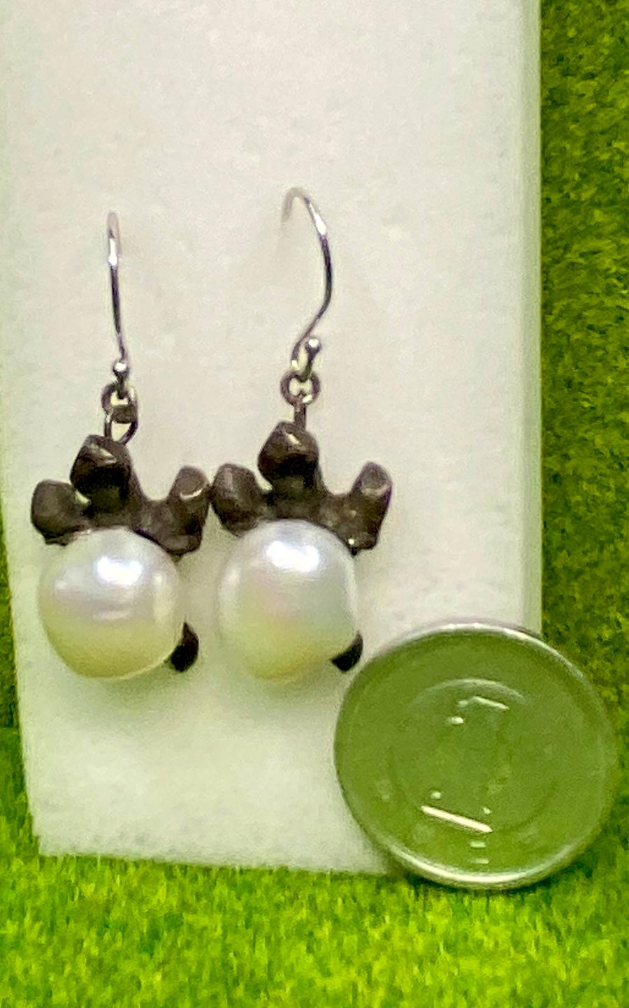 陸亀バロックパールフレンチピアス　燻仕様 | 2枚目